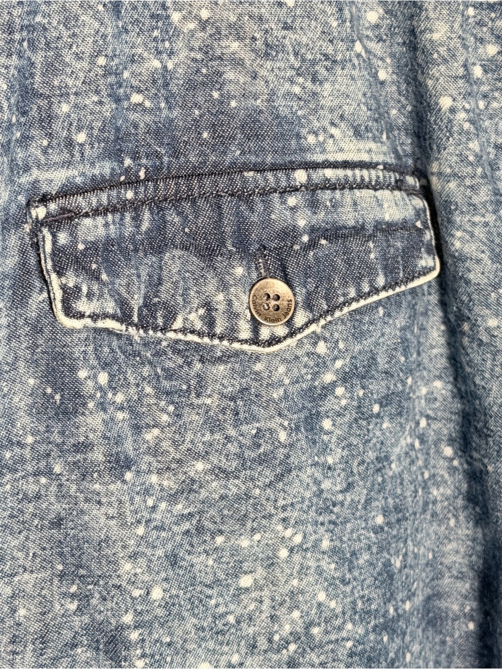Calvin Klein Jeans Men’s Light Blue Acid-Wash Denim Button-Down Shirt - Picture 4 of 7